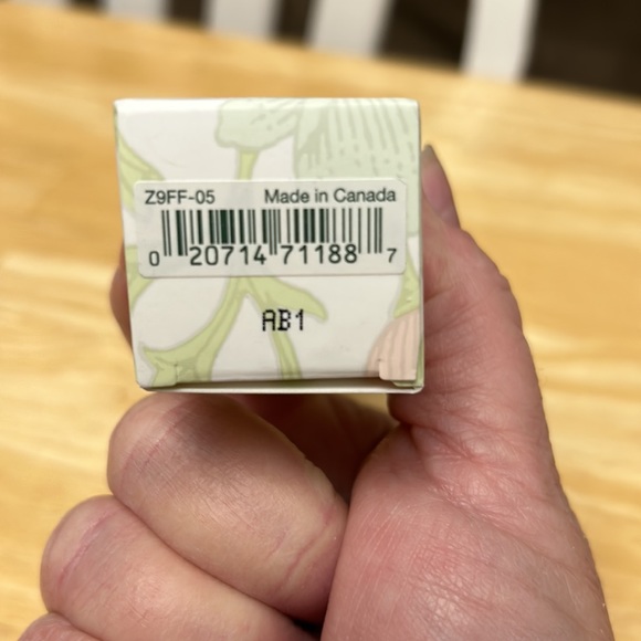 Clinique Beyond Perfecting foundation and concealer. - Picture 4 of 5